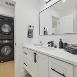 3-Bd 3-Ba Bungalow Ft Backyard W Deck & Firepit