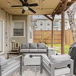 Charming 4Br Duplex In Oak Lawn Private Backyard