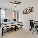 Metro View 2Br I Parking I King Bed I Workspace