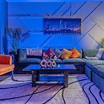 Oak Lawn Luxe Stay- Hot Tub, Arcades, Pool Table & More