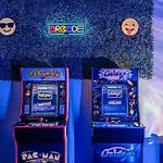 Oak Lawn Luxe Stay- Hot Tub, Arcades, Pool Table & More