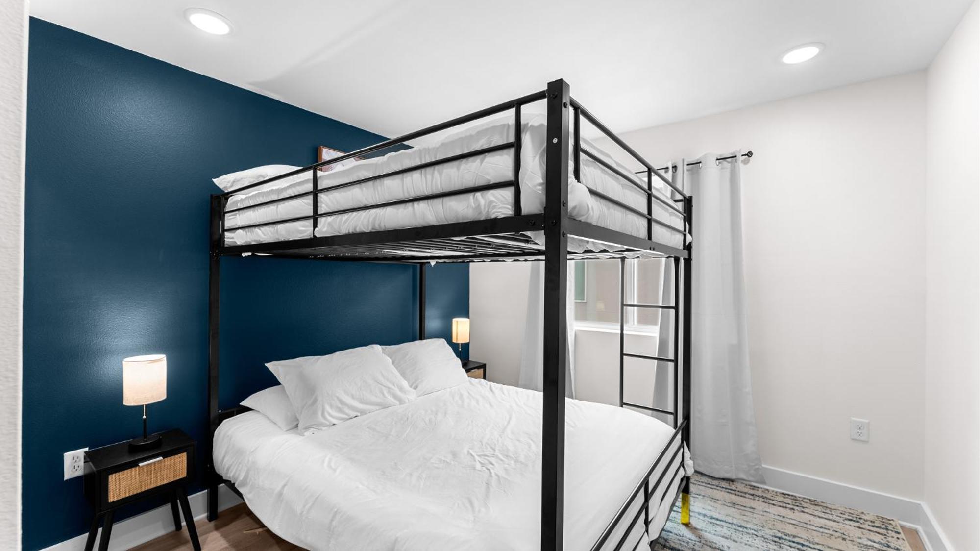 Luxurious In Downtown 2br/1 Bath Apartment *