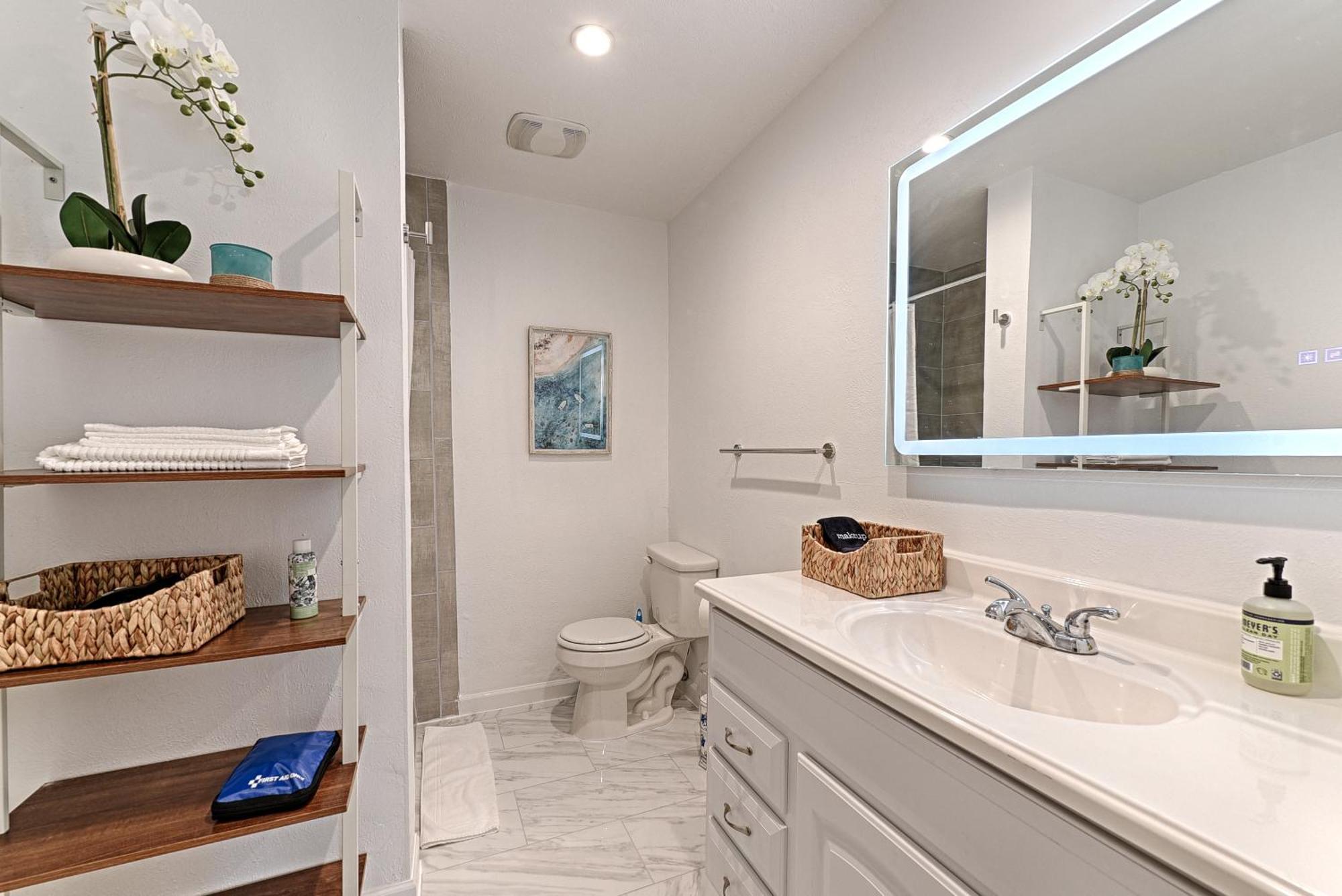 ༄entire Townhome༄2b/2ba/2parking༄ Backyard Holiday home *