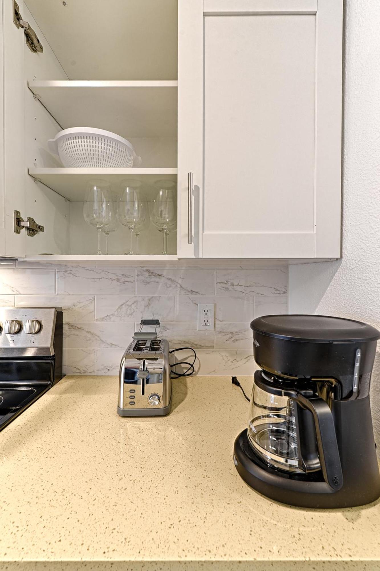 Holiday home ༄entire Townhome༄2b/2ba/2parking༄ Backyard *