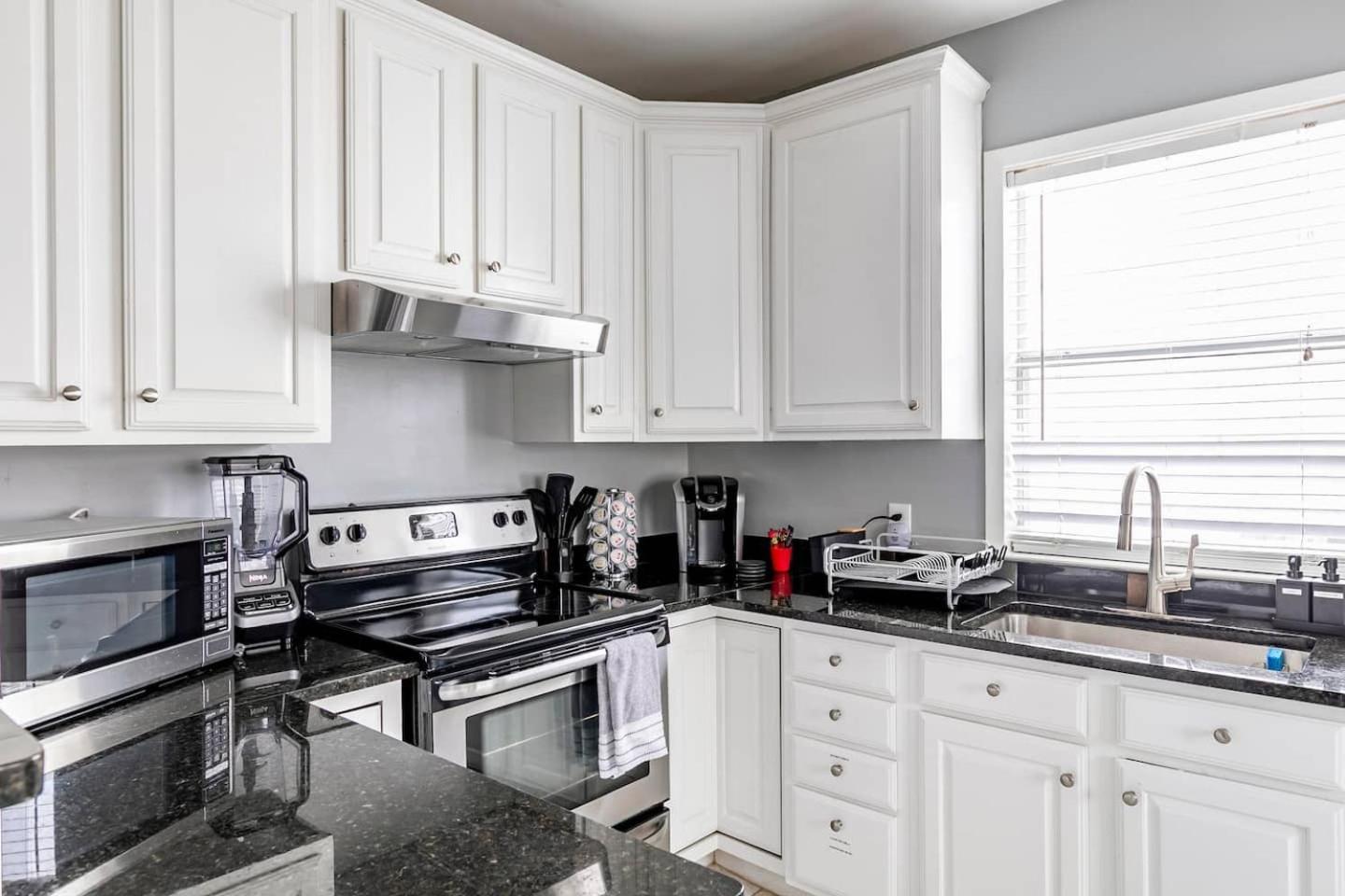 Casa de férias Charming 4br Duplex In Oak Lawn Private Backyard *