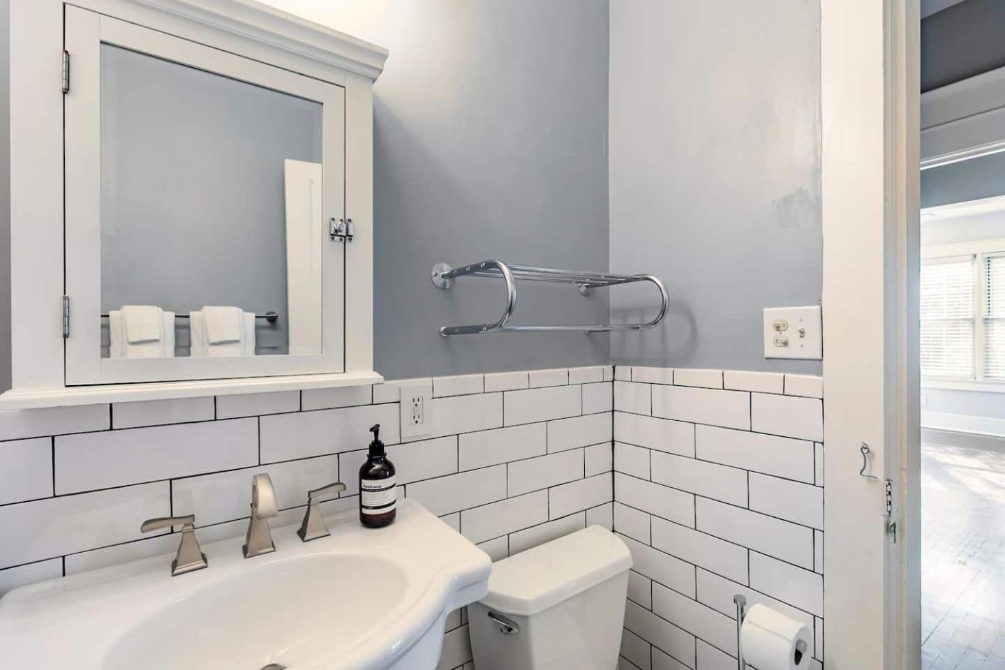 Charming 4br Duplex In Oak Lawn Private Backyard * Dallas