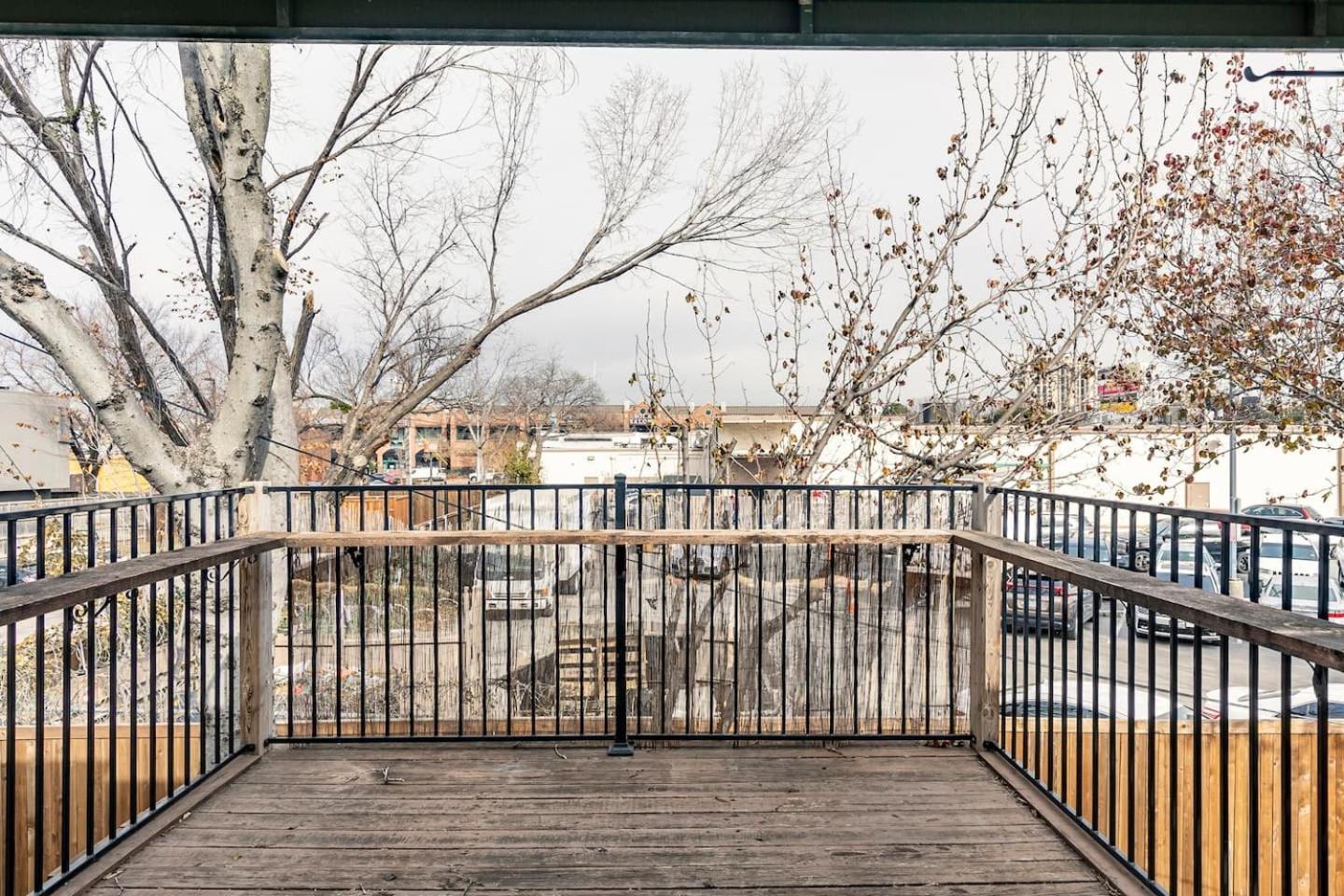 Charming 4br Duplex In Oak Lawn Private Backyard Casa de férias *