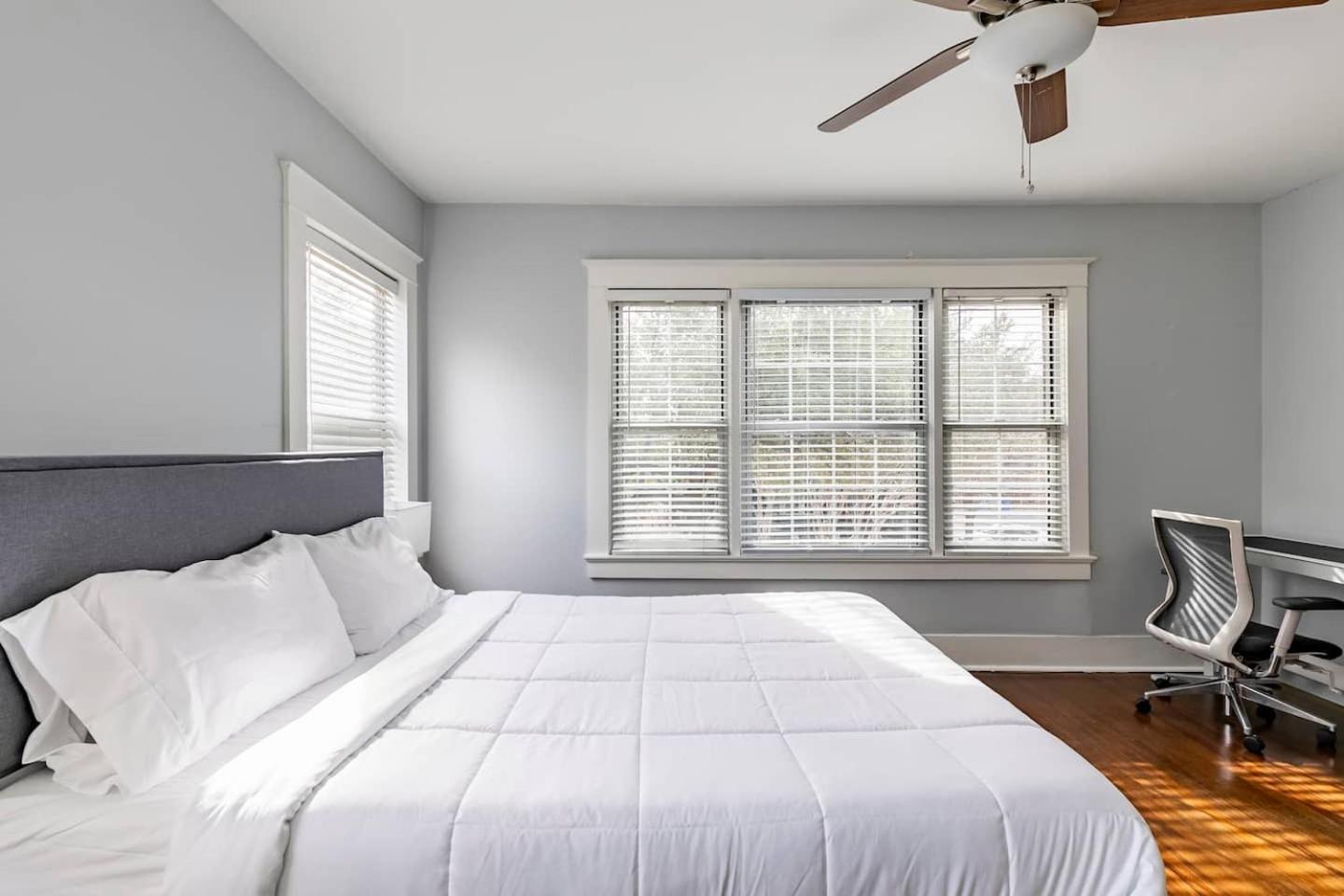 Casa de férias Charming 4br Duplex In Oak Lawn Private Backyard *