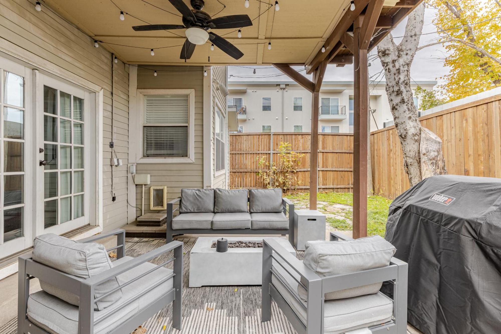 Charming 4br Duplex In Oak Lawn Private Backyard Casa de férias *