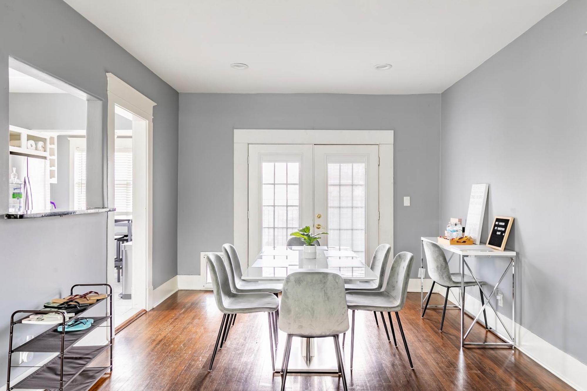 Charming 4br Duplex In Oak Lawn Private Backyard *