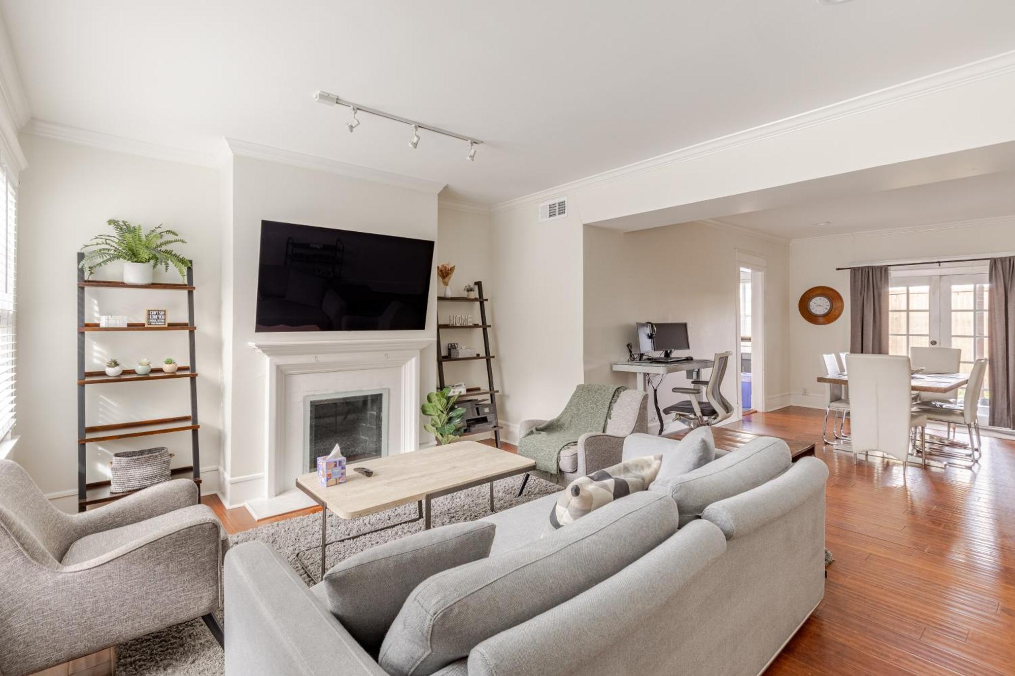 Charming 4br Duplex In Oak Lawn Private Backyard Casa de férias