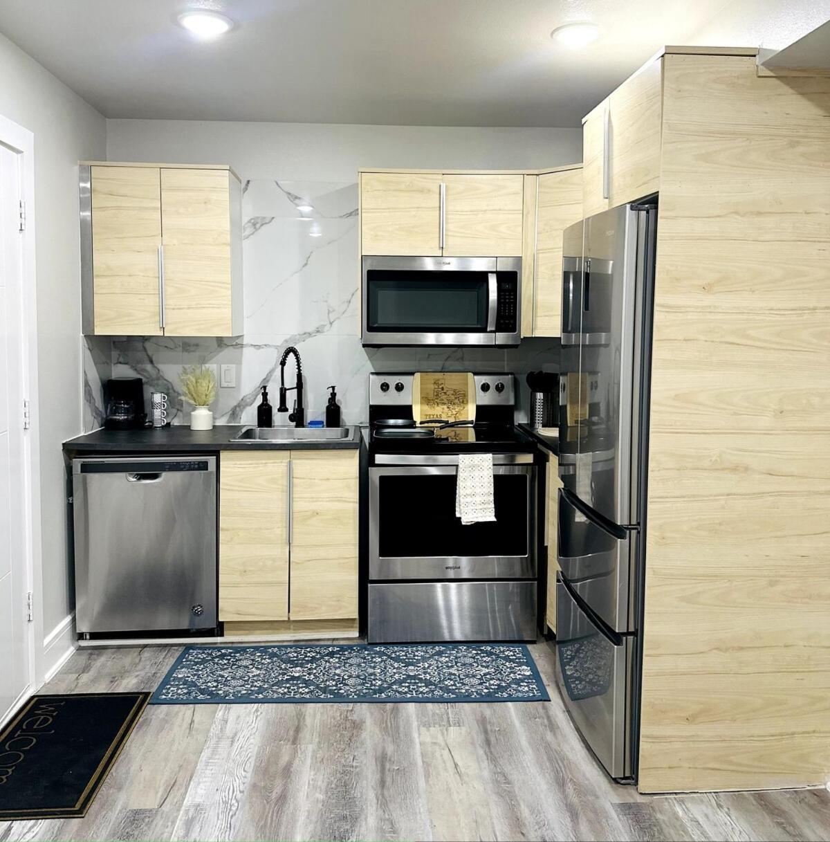 Brand New Cozy 1b1b Near Downtown Free Parking Apartment *