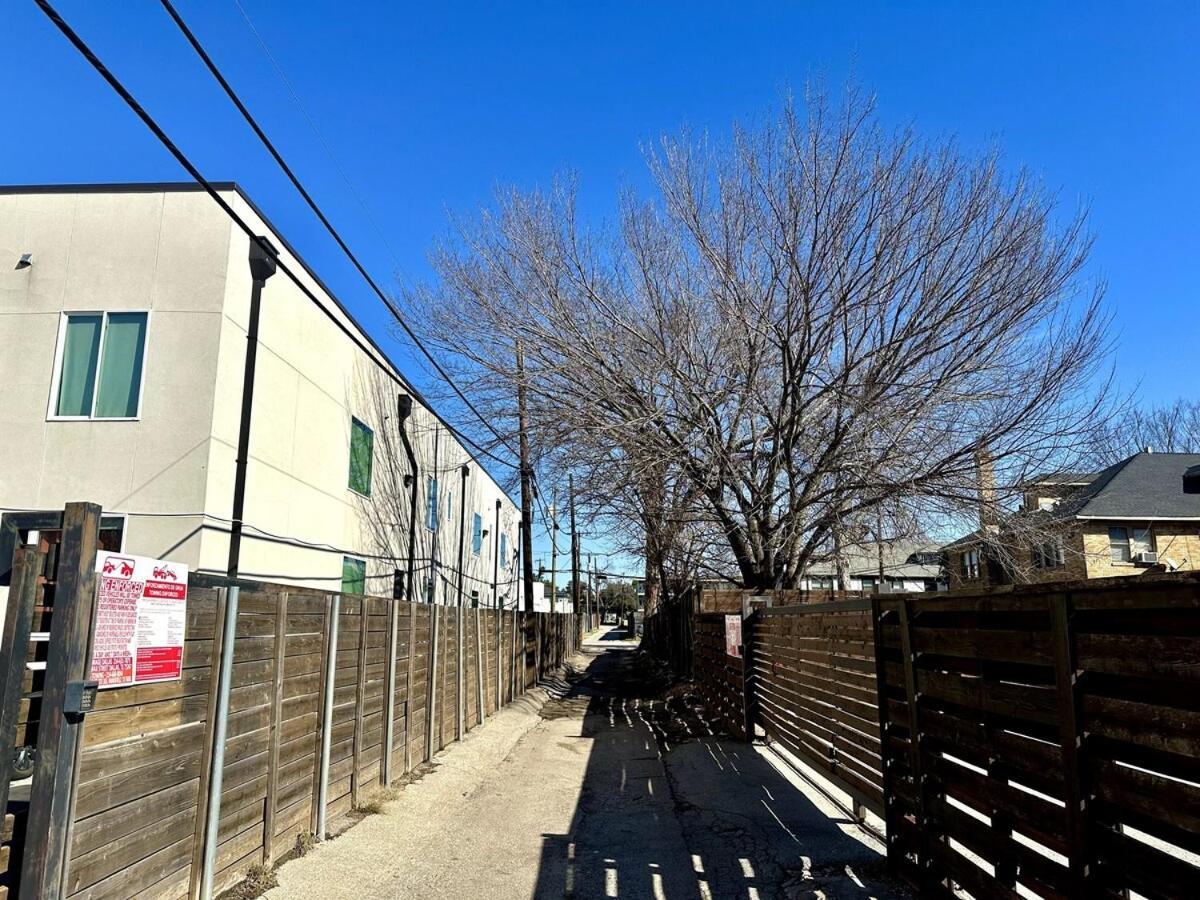 Brand New Cozy 1b1b Near Downtown Free Parking Apartment