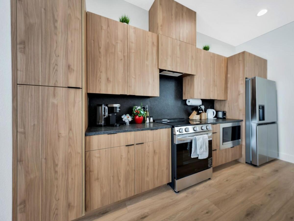 Uptown Escape L Stylish Near Downtown