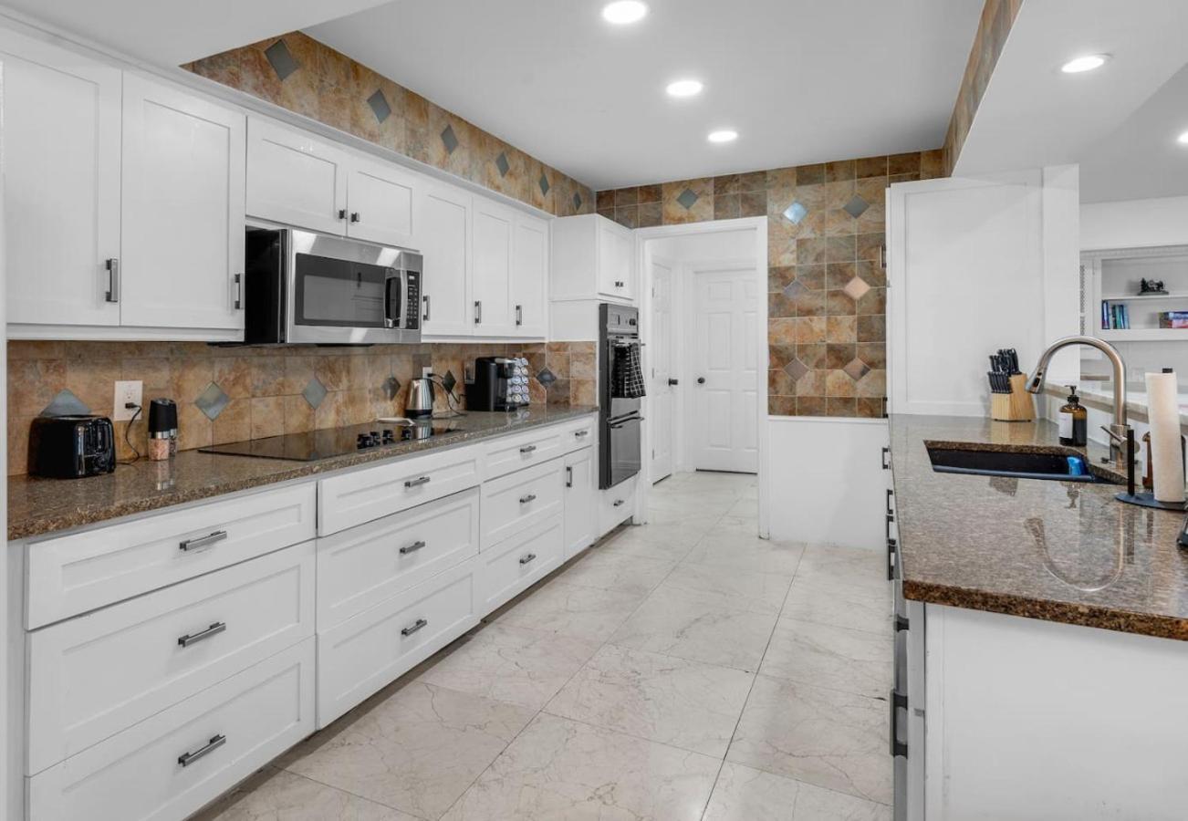 Group Family Getaway With Private Pool In *