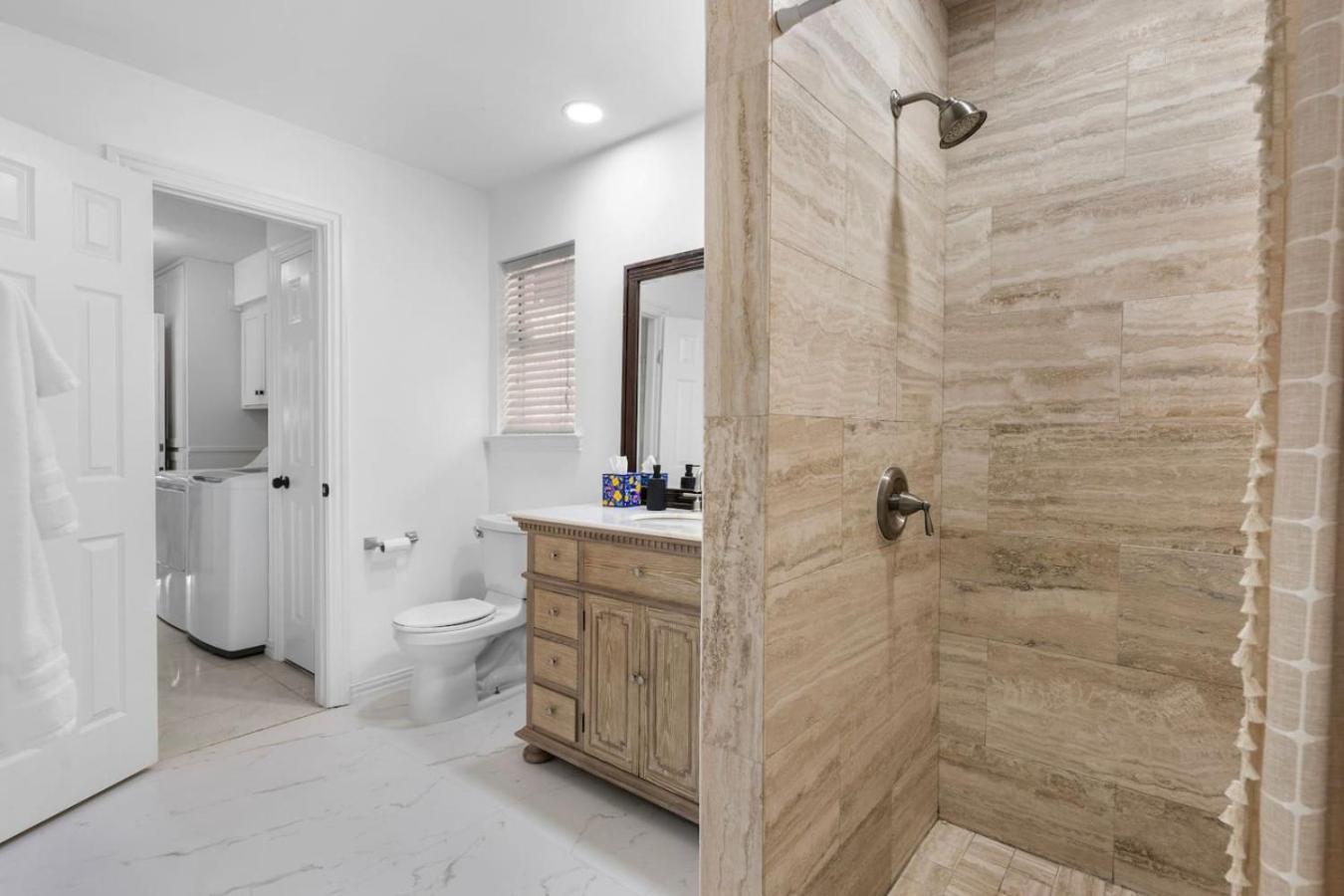Group Family Getaway With Private Pool In *