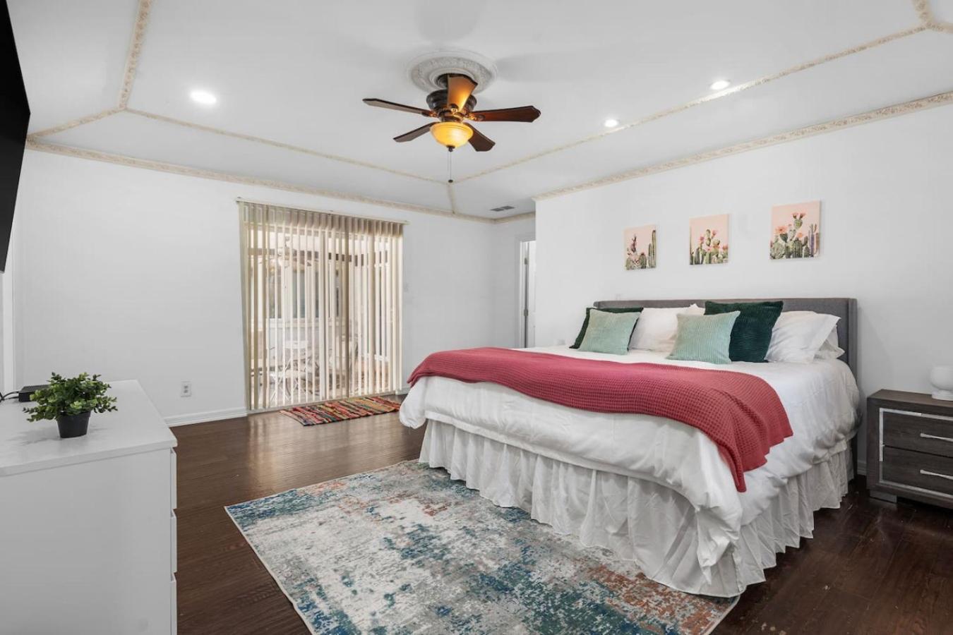 Group Family Getaway With Private Pool In Holiday home Dallas