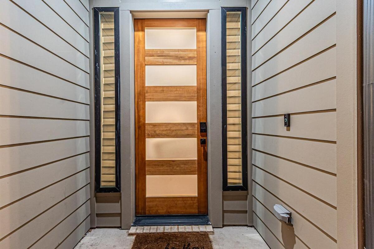 Oak Lawn Luxe Stay- Hot Tub, Arcades, Pool Table &