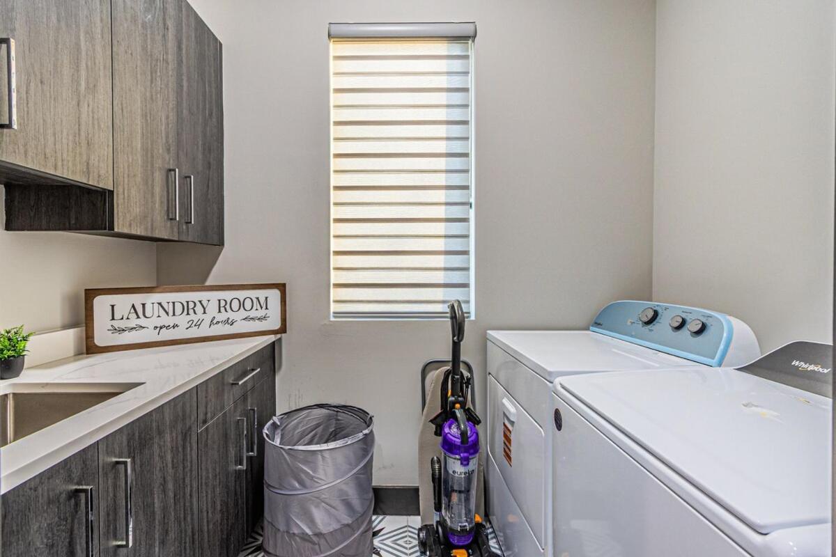 Oak Lawn Luxe Stay- Hot Tub, Arcades, Pool Table & * Dallas