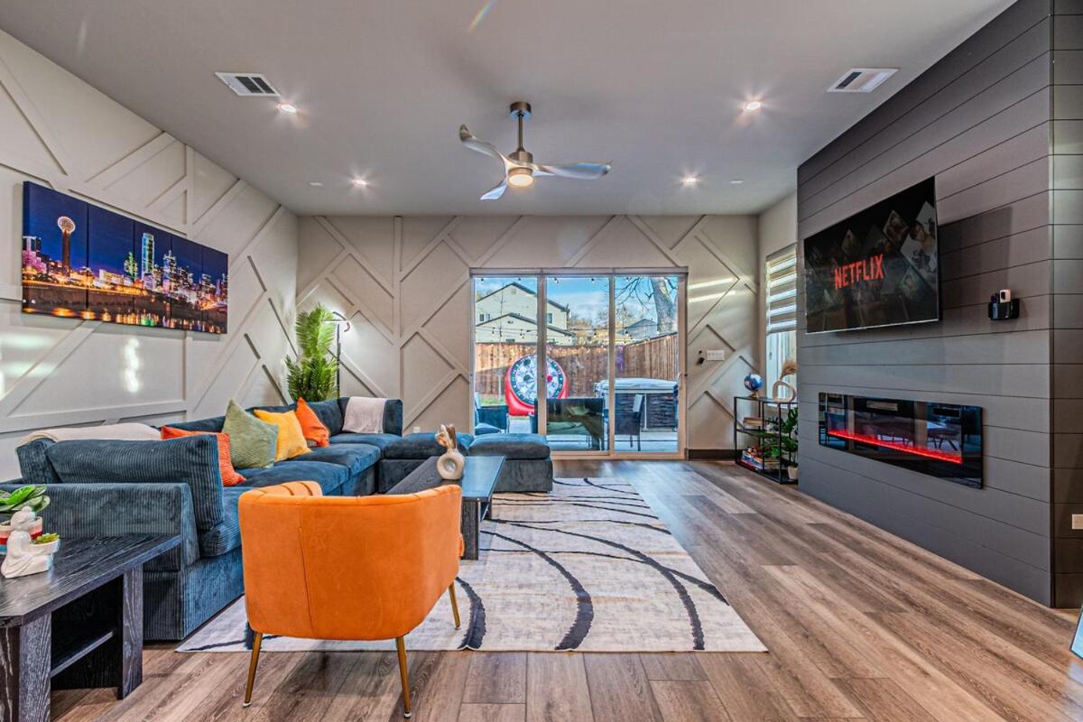 Oak Lawn Luxe Stay- Hot Tub, Arcades, Pool Table & *