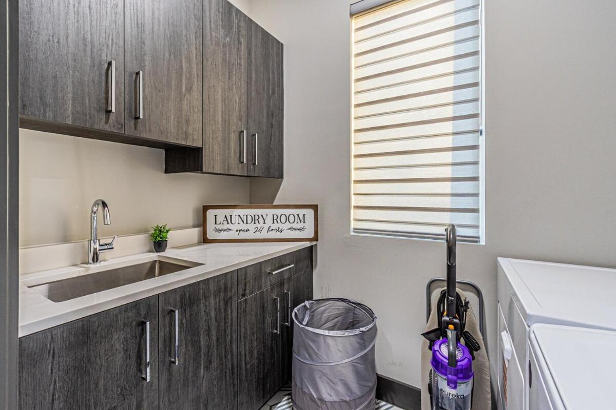 Holiday home Oak Lawn Luxe Stay- Hot Tub, Arcades, Pool Table & Dallas