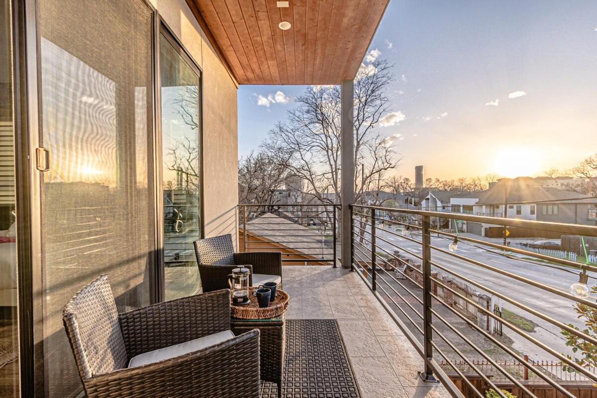 Oak Lawn Luxe Stay- Hot Tub, Arcades, Pool Table & *