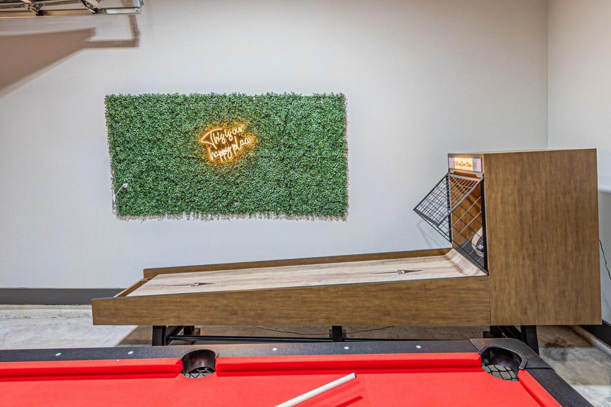 Oak Lawn Luxe Stay- Hot Tub, Arcades, Pool Table & Dallas