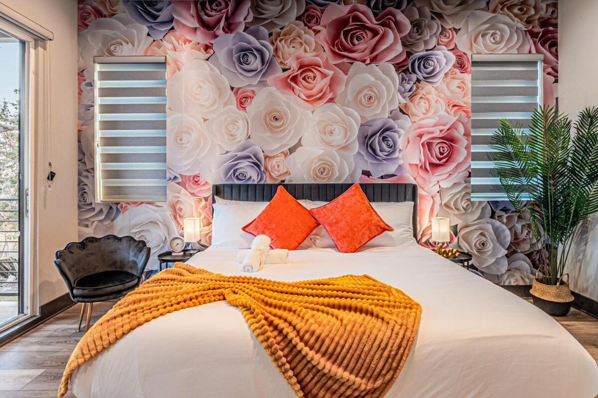 Oak Lawn Luxe Stay- Hot Tub, Arcades, Pool Table & *