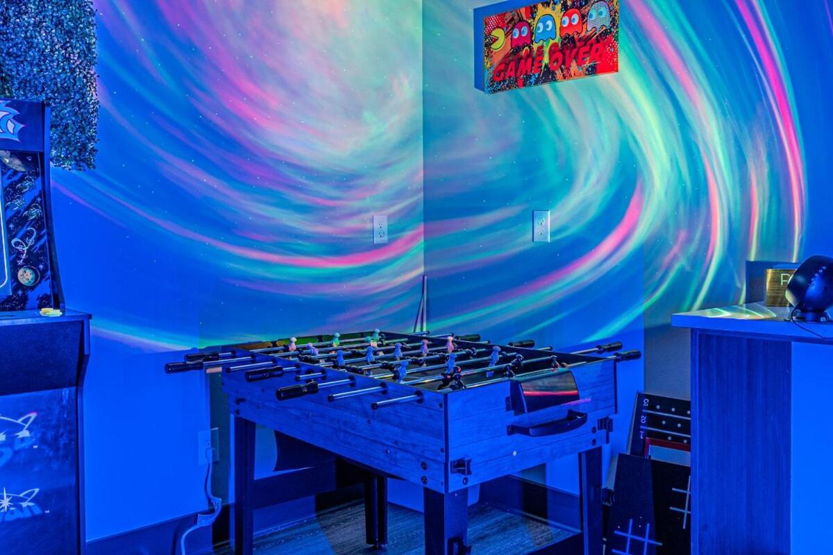 Oak Lawn Luxe Stay- Hot Tub, Arcades, Pool Table & Holiday home Dallas