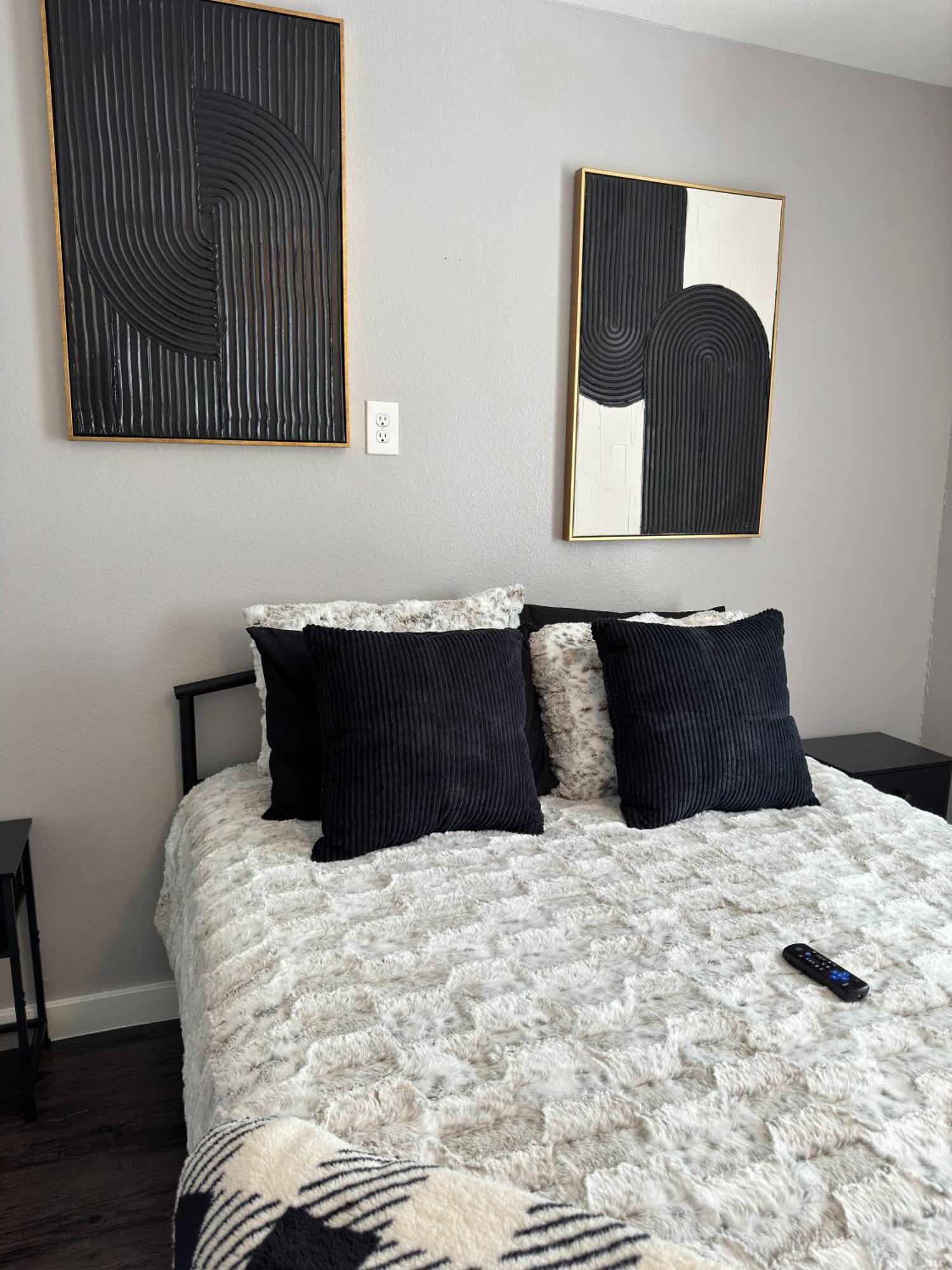 Downtown - Modern 1bed 1bath Escape *