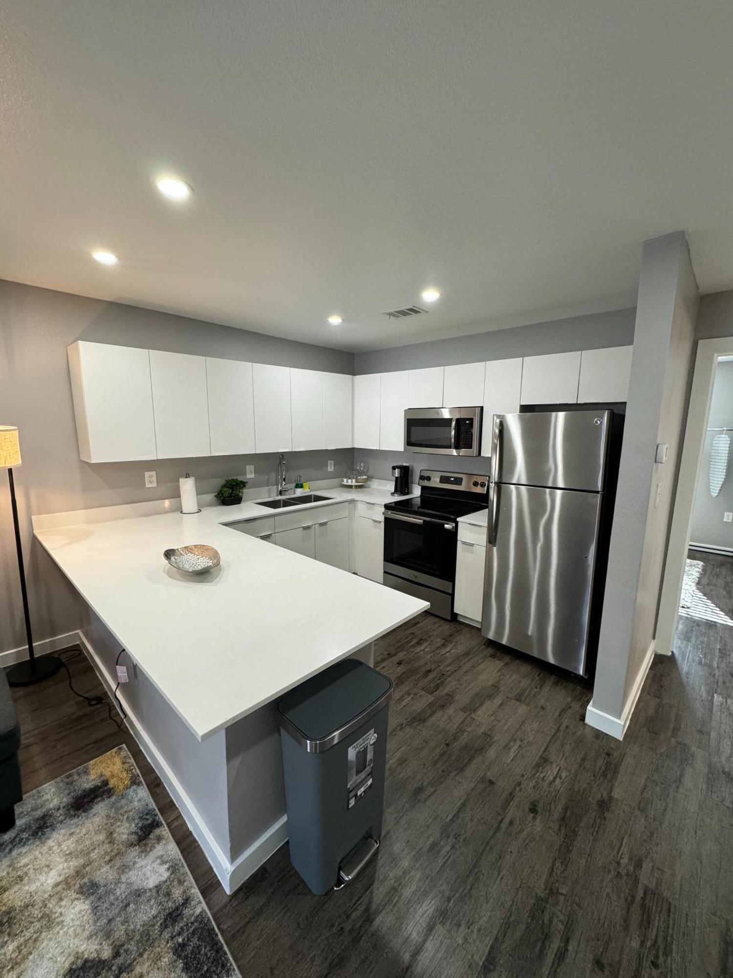Downtown - Modern 1bed 1bath Escape Apartment *