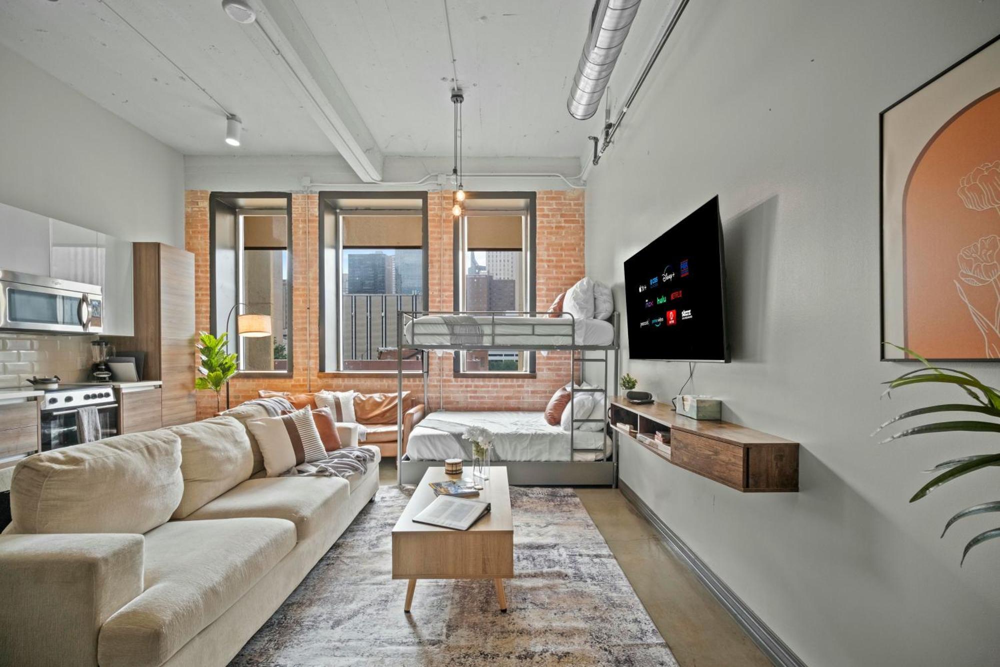 Apartamento Stunning Downtown With Pool, Laundry, Parking