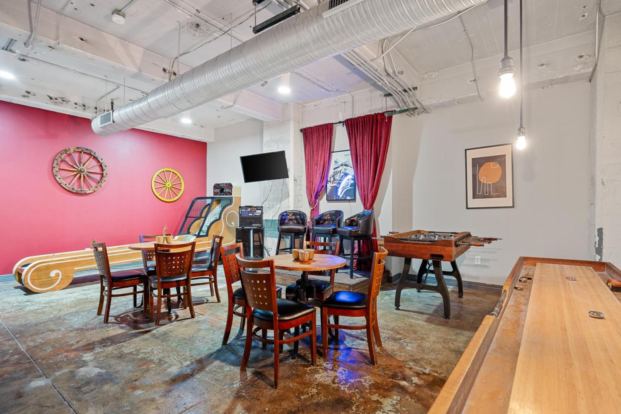 Apartamento Stunning Downtown With Pool, Laundry, Parking