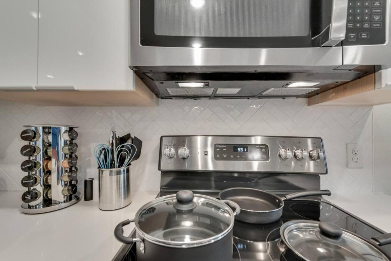 Apartment New! Modern Comfort 5 Min From Downtown & Deep Ellum Dallas