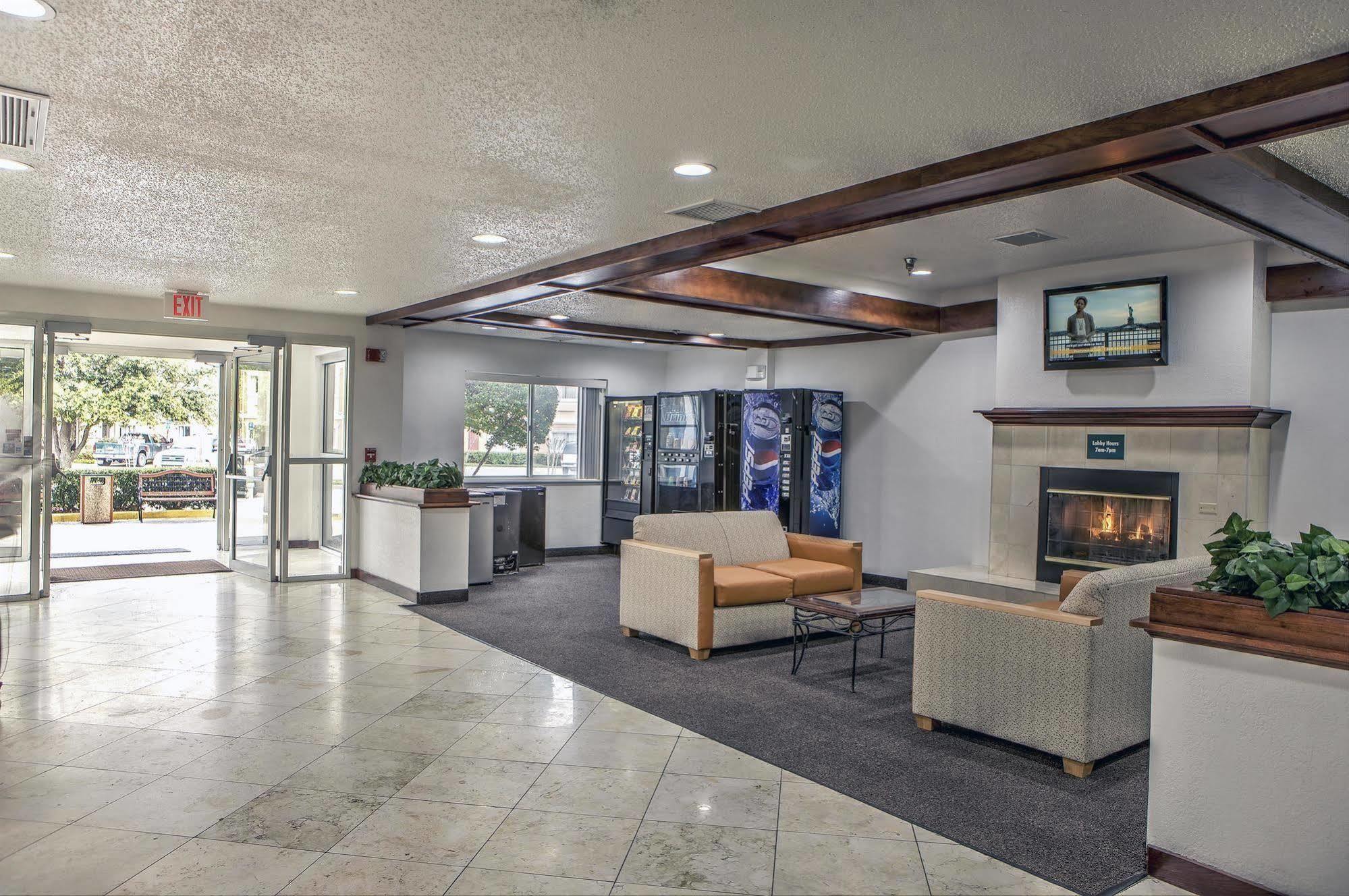 Hotel 6-dallas, Tx - Northwest