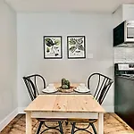 Lovely Dallas Flat Near Downtown