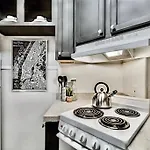 Lower-Greenville Landing Close To Everything