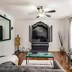 Chic Dallas Condo With Pool, Walk To Knox Street!