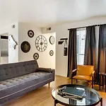 Contemporary Dallas Condo With Pool Access!