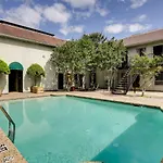 Serene Dallas Condo With Pool - Walkable Location!