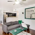 Chic Dallas Condo With Pool, Walk To Knox Street!