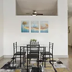 Stylish 1 Bedroom Apartment In Medical District