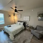 Dt Dallas L Serene Spot 1Bd