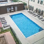 Stunning Downtown Apartment With Pool, Laundry, Parking