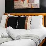 Stunning Downtown Apartment With Pool, Laundry, Parking
