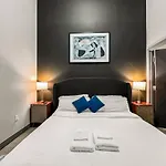 Elegant Luxe 2Bd, Dt Dallas, Sleeps 12, Free Parking, Near Convention Center