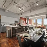 Loft In Downtown Dallas With Skyline Views