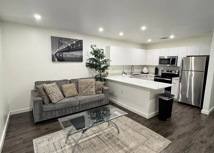 Central Dallas - Alluring 1 Bed 1 Bath