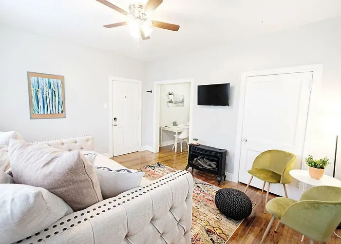 Trendy Flat, Lower-Greenville Ave Area