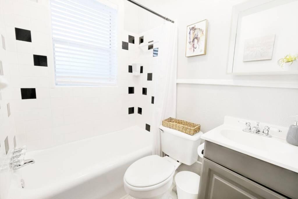 The Explorer's Hearth Lower-greenville Ave Area Apartment Dallas